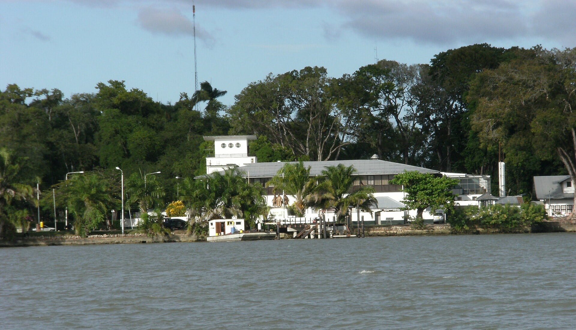 Suriname Lines Up US$850 Million in New Loans While Debt Exceeds Legal Cap